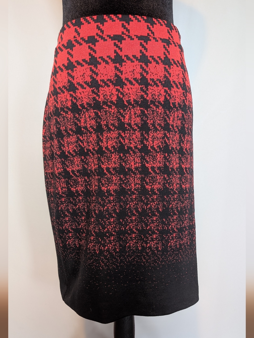 Laura Red and Black Houndstooth Knit Pencil Skirt